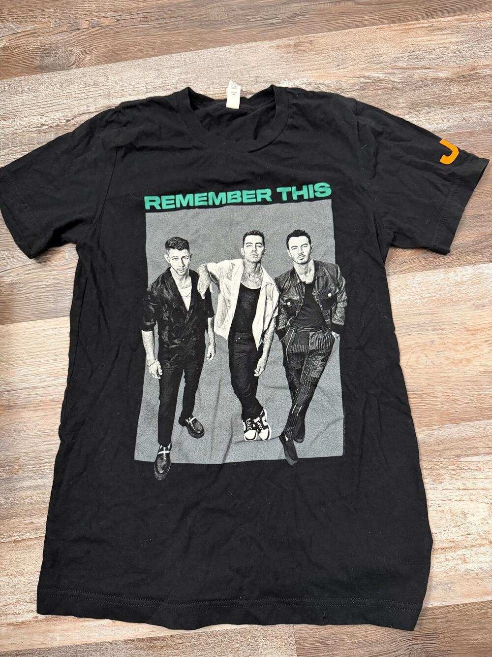 Jonas Brothers "Remember This" concert tour T-shirt in black sz Small